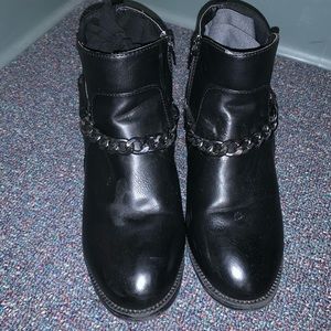 Shoedazzle Black Booties with Chain